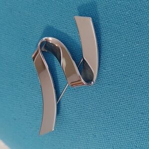 Vintage signed Monet Silver Tone Ribbon, Zig Zag Brooch